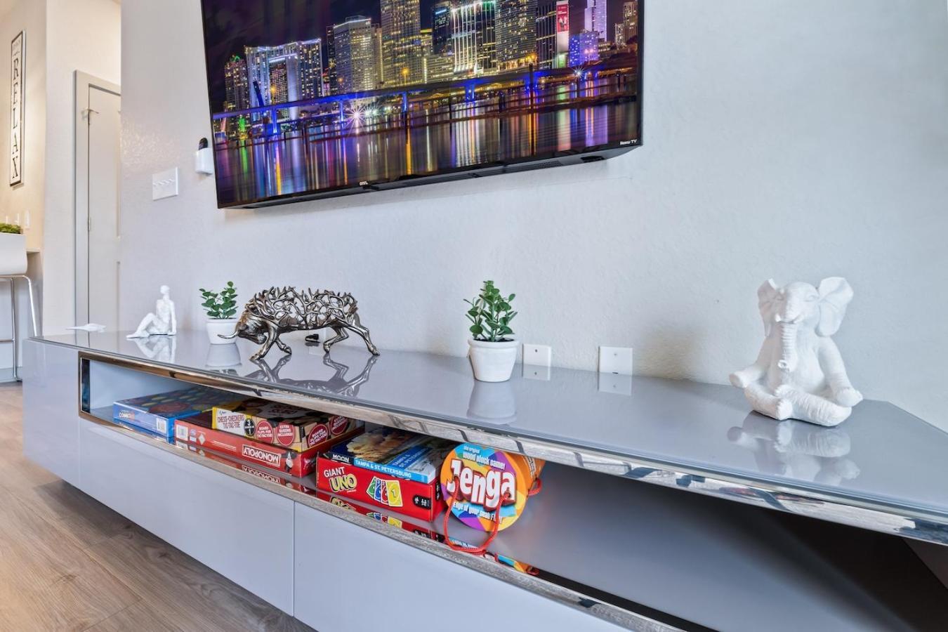 Апартаменты Tropicana Field 2 Bed In Dwtwn With Free Parking Сент-Питерсберг Экстерьер фото