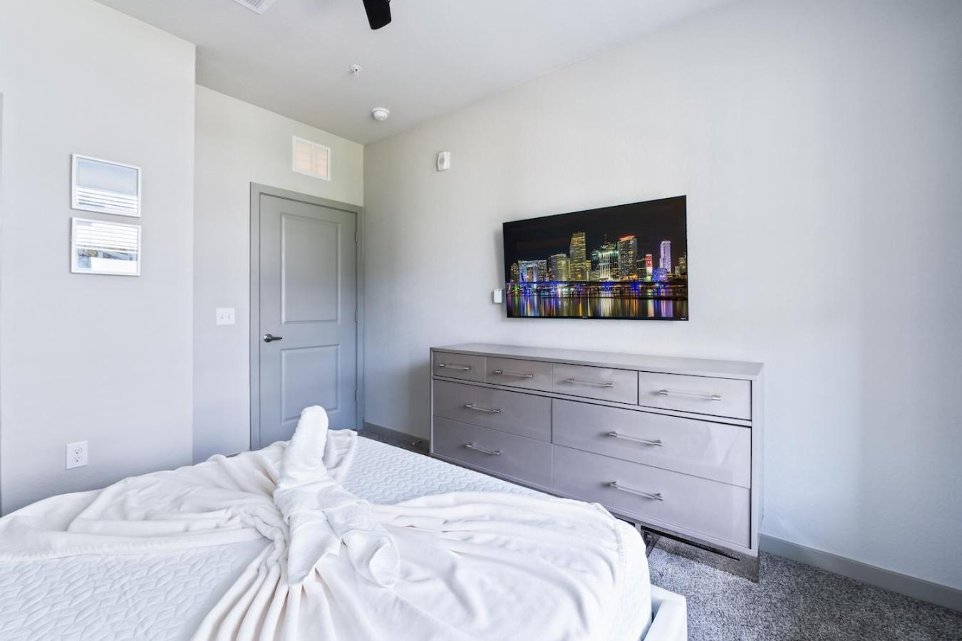 Апартаменты Tropicana Field 2 Bed In Dwtwn With Free Parking Сент-Питерсберг Экстерьер фото