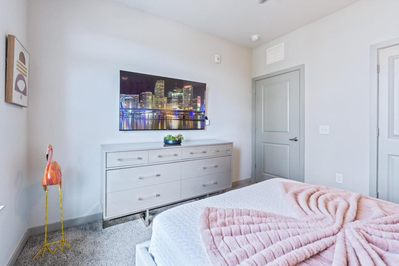 Апартаменты Tropicana Field 2 Bed In Dwtwn With Free Parking Сент-Питерсберг Экстерьер фото