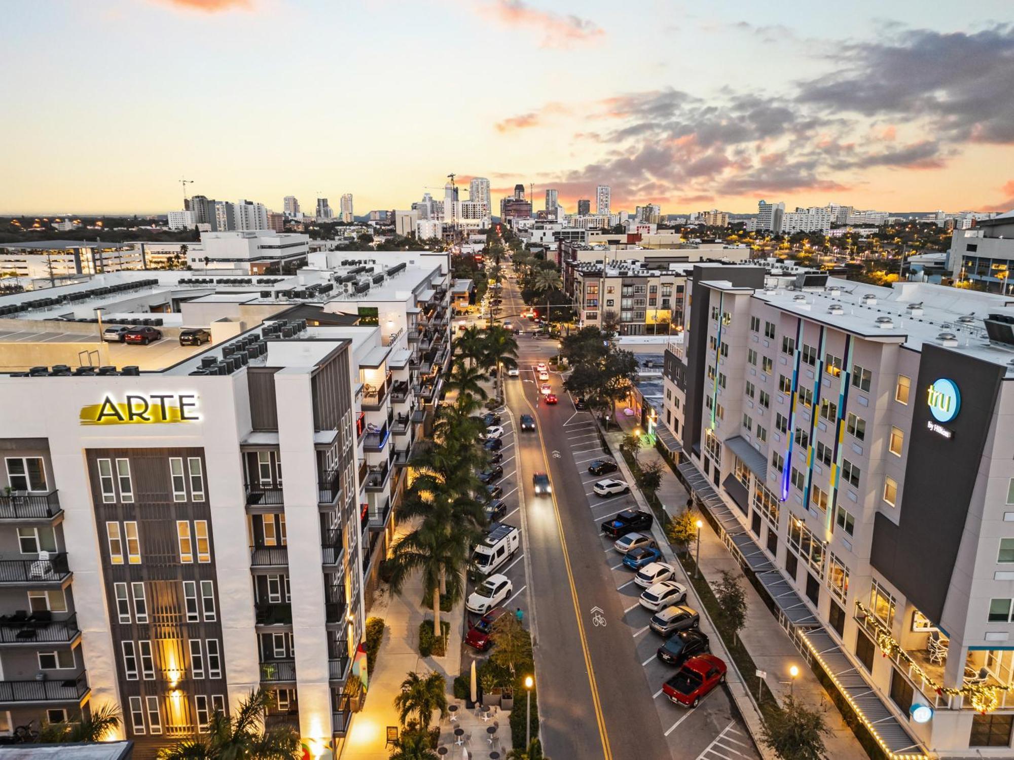 Апартаменты Tropicana Field 2 Bed In Dwtwn With Free Parking Сент-Питерсберг Экстерьер фото