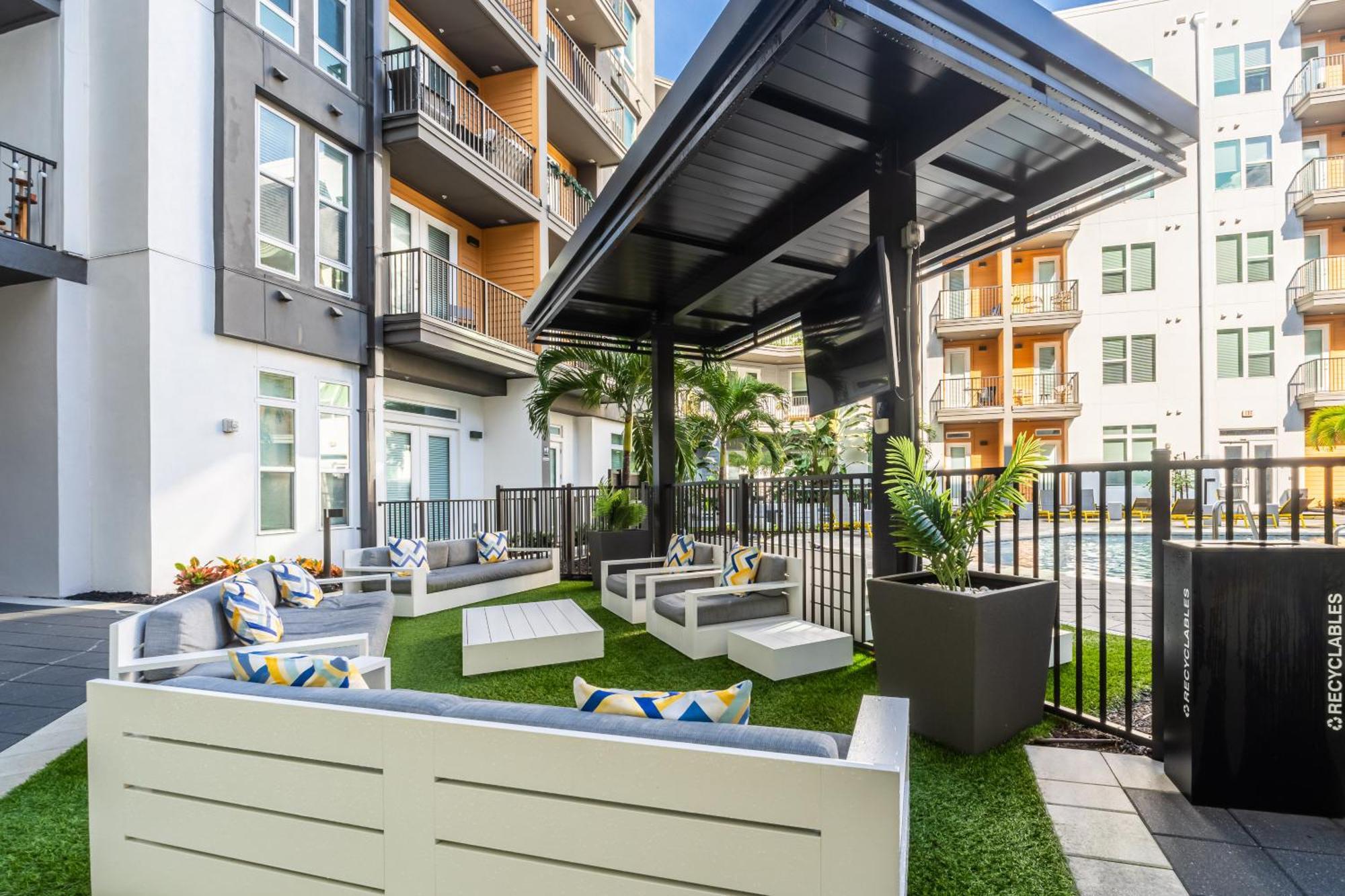 Апартаменты Tropicana Field 2 Bed In Dwtwn With Free Parking Сент-Питерсберг Экстерьер фото