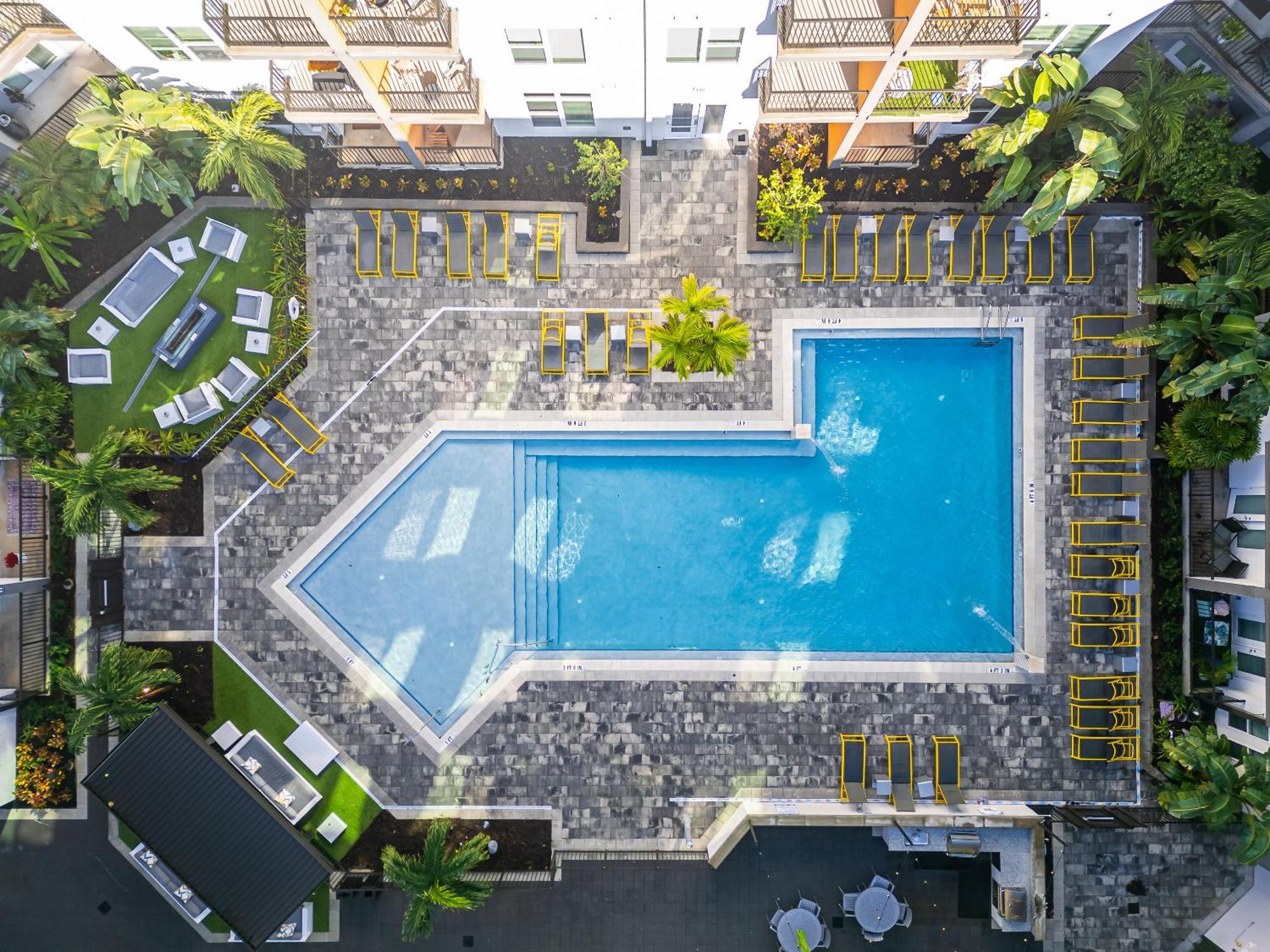 Апартаменты Tropicana Field 2 Bed In Dwtwn With Free Parking Сент-Питерсберг Экстерьер фото