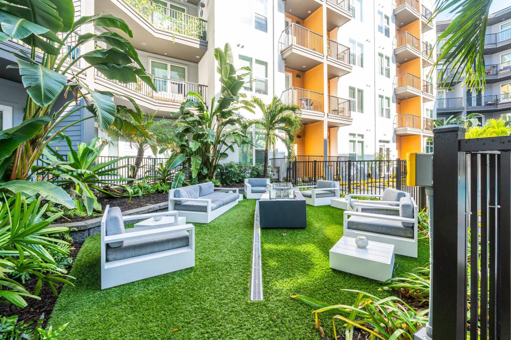 Апартаменты Tropicana Field 2 Bed In Dwtwn With Free Parking Сент-Питерсберг Экстерьер фото